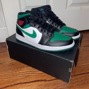 Nike Air Jordan 1 Mid in Black & Pine Green size 10 Men’s.